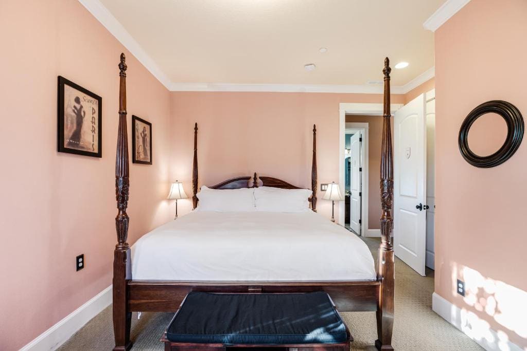 Deluxe King Room room - Image 3