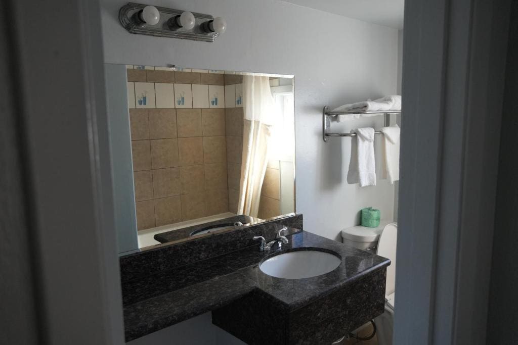 One-Bedroom Suite room - Image 1
