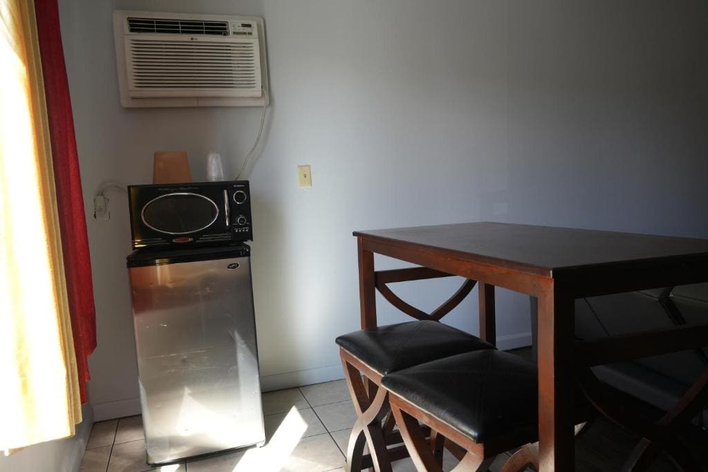 One-Bedroom Suite room - Image 3