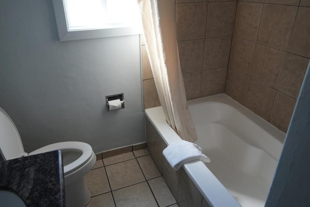 One-Bedroom Suite room - Image 2