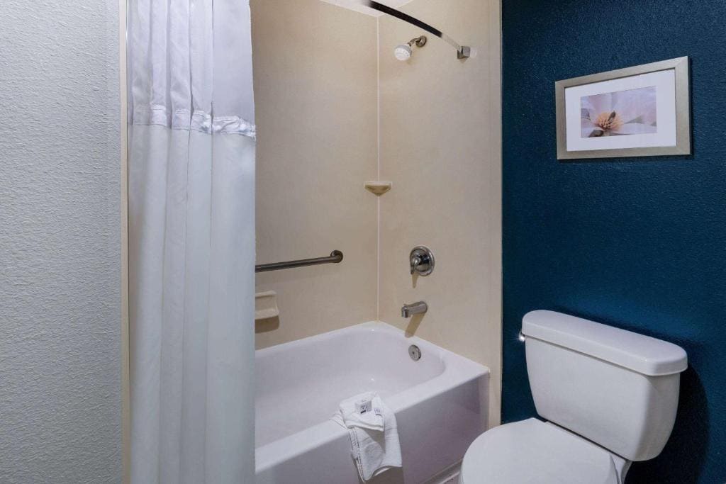 King Room - Non-Smoking room - Image 3