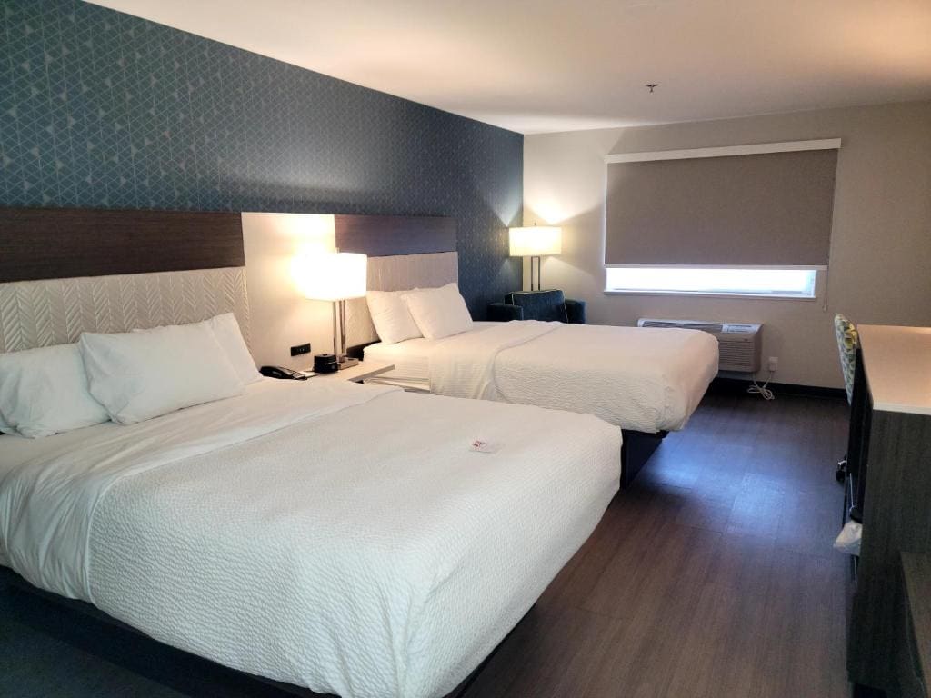 Queen Room with Two Queen Beds - Non-Smoking room - Image 1