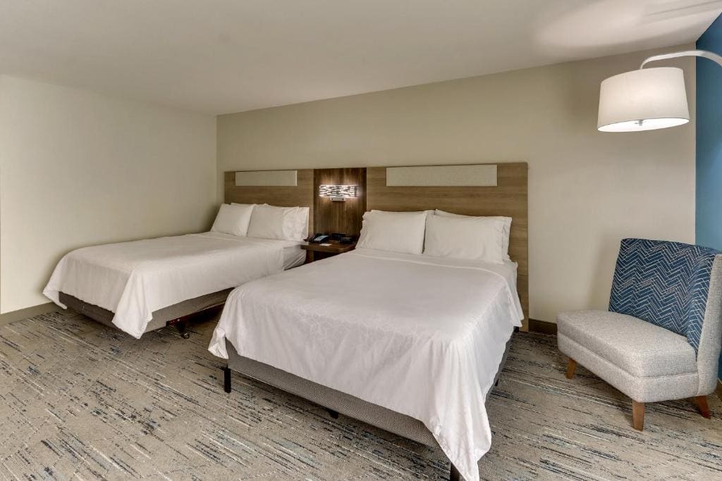 Queen Room with Two Queen Beds - Hearing Accessible room - Image 1