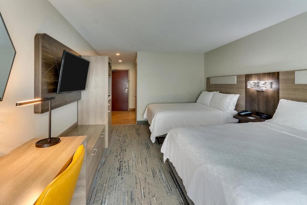Standard Queen Room with Two Queen Beds room - Image 2