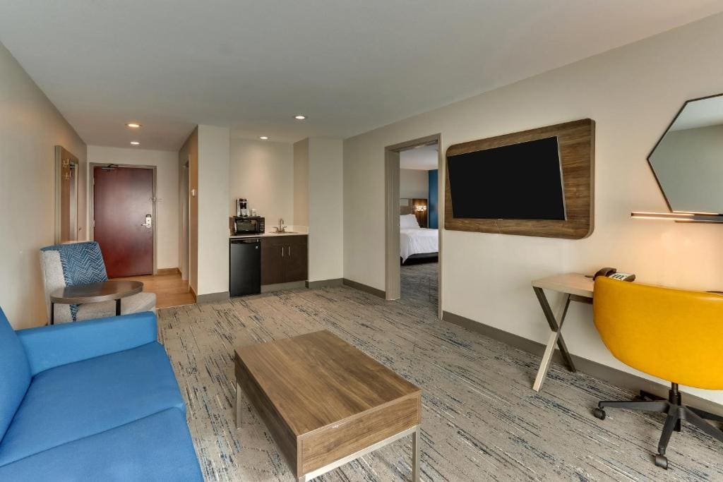 One-Bedroom King Suite room - Image 1