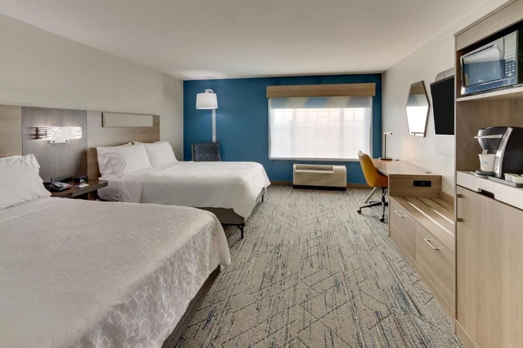 Standard Queen Room with Two Queen Beds room - Image 3