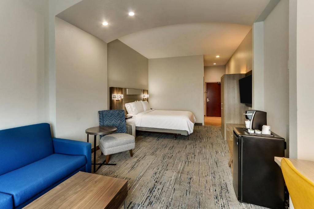 Queen Room - Hearing Accessible - Non-Smoking room - Image 1