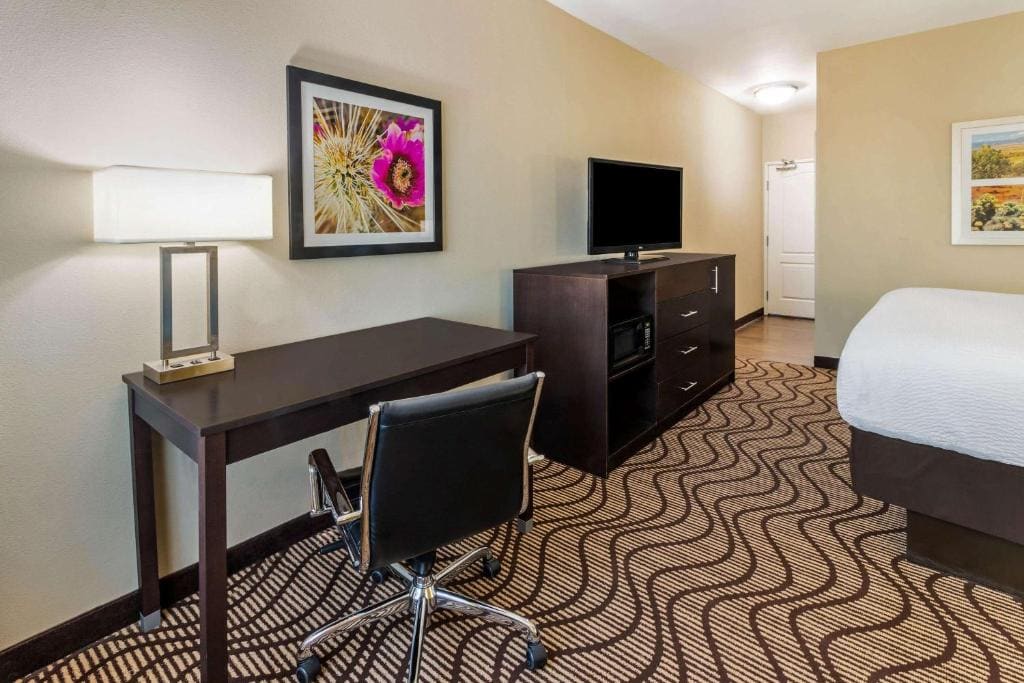 Queen Room with Two Queen Beds - Disability Access room - Image 2