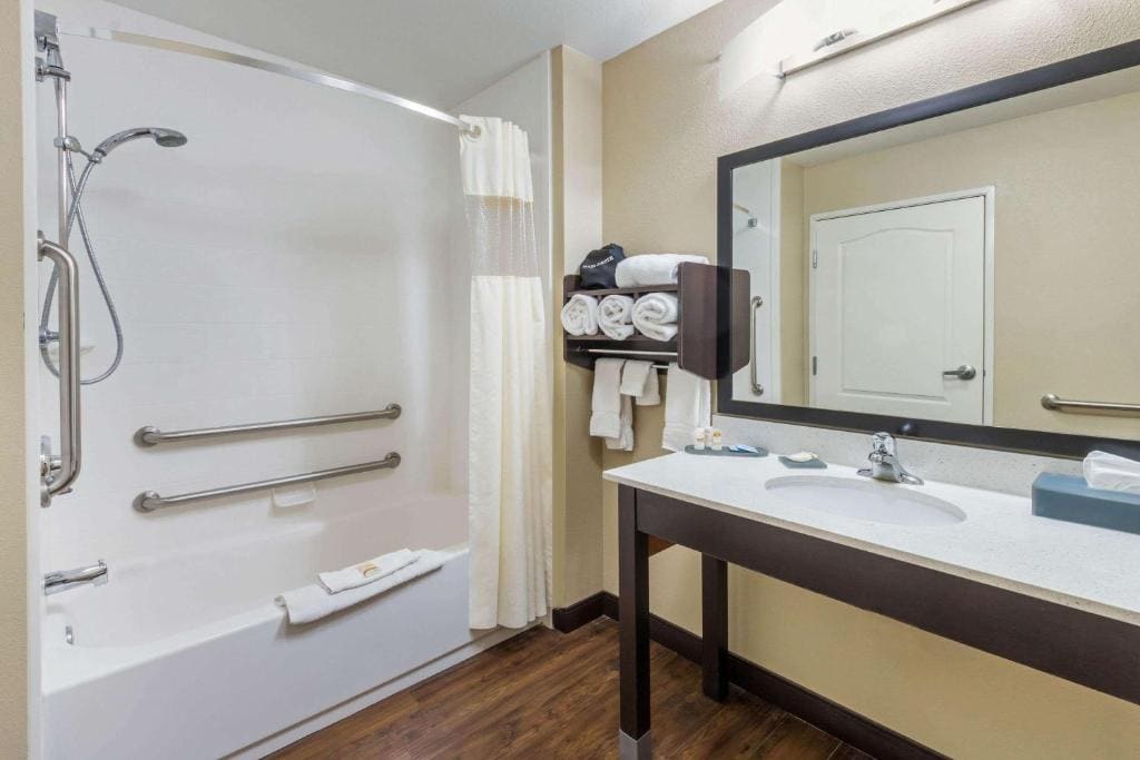 Queen Room with Two Queen Beds - Disability Access room - Image 3