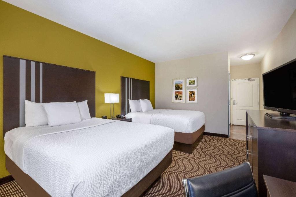 Queen Room with Two Queen Beds - Disability Access room - Image 1