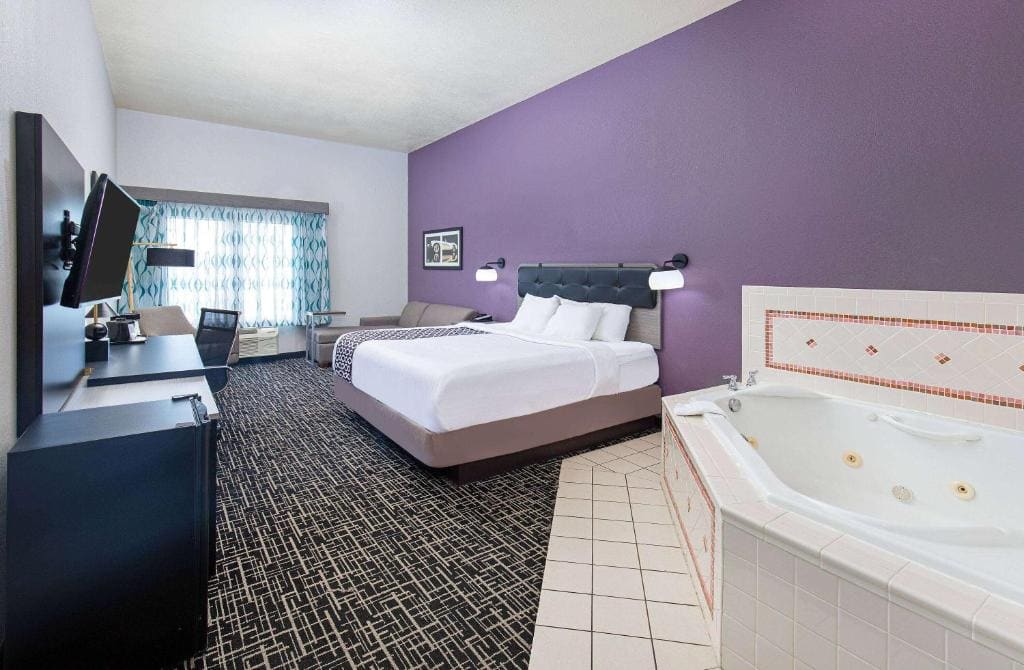 Deluxe King Room - Non-Smoking room - Image 1