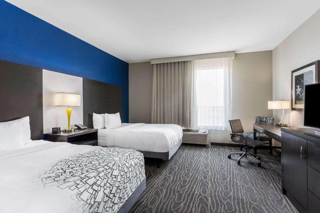Queen Room with Two Queen Beds and Roll-In Shower - Mobility/Hearing Accessible - Non-Smoking room - Image 1