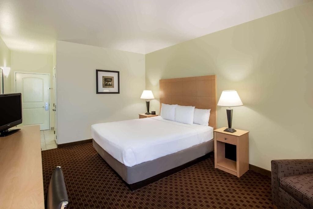 Deluxe King Room room - Image 1