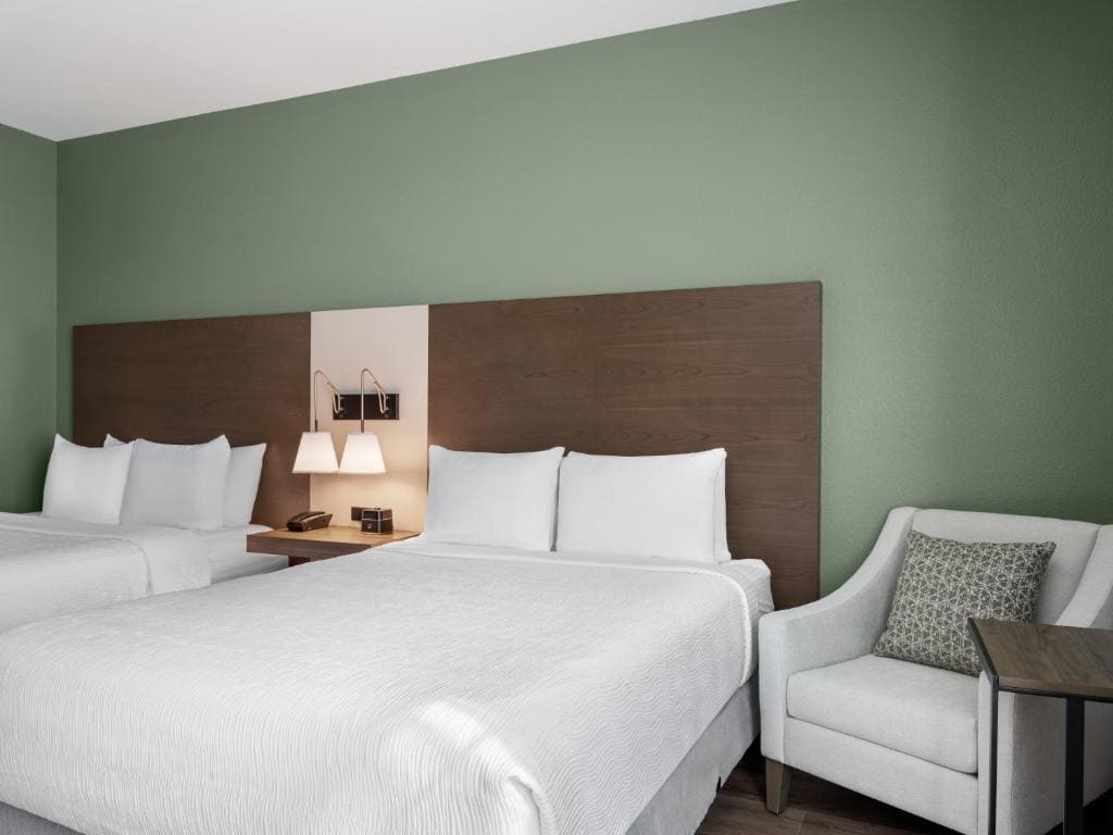 2 Queen Beds, Hearing Accessible Room room - Image 1