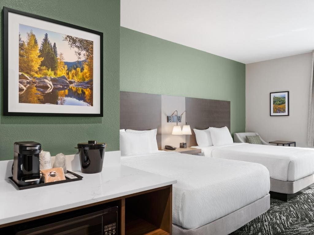 2 Queen Beds, Hearing Accessible Room room - Image 3