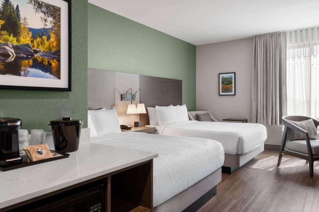 2 Queen Beds, Standard Room, Bathtub room - Image 1
