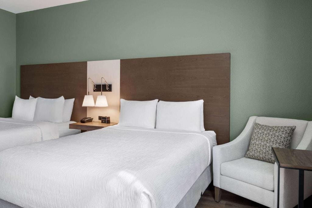 2 Queen Beds, Standard Room, Bathtub room - Image 3