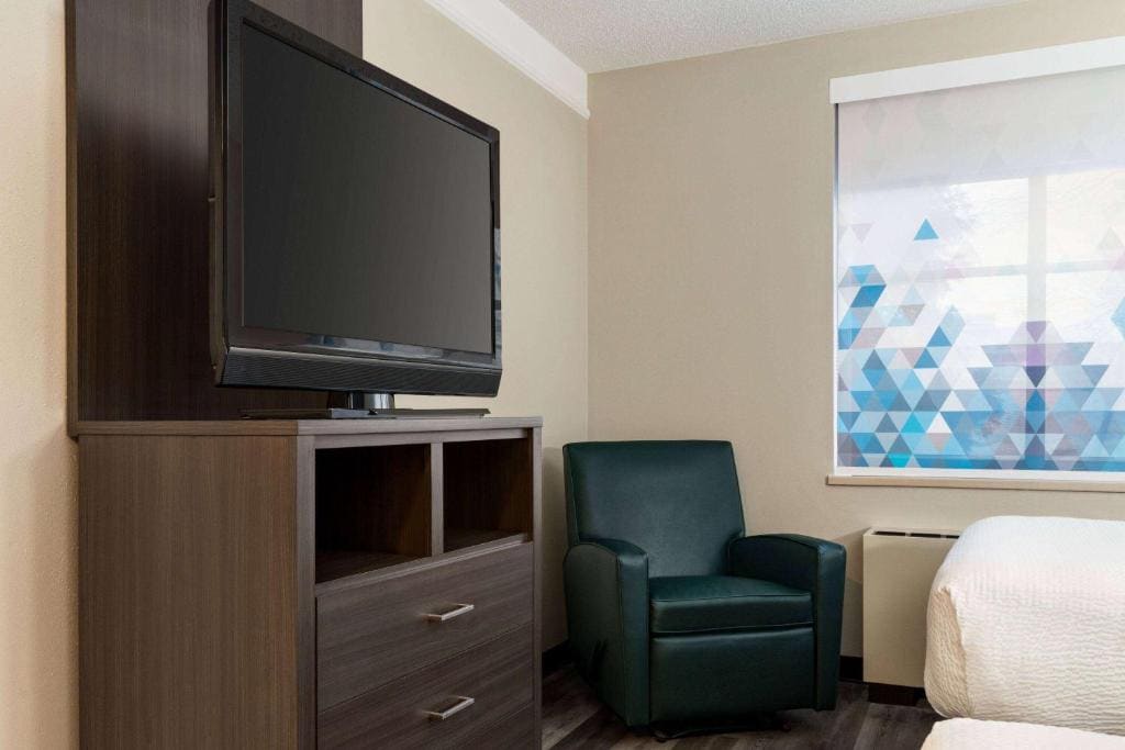 One-Bedroom Suite with Two Double Beds - Non-Smoking room - Image 2