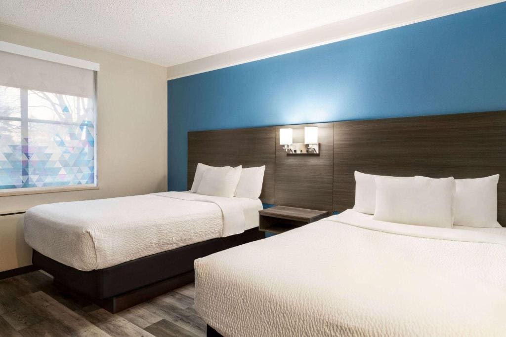 Double Room with Two Double Beds - Non-Smoking room - Image 2