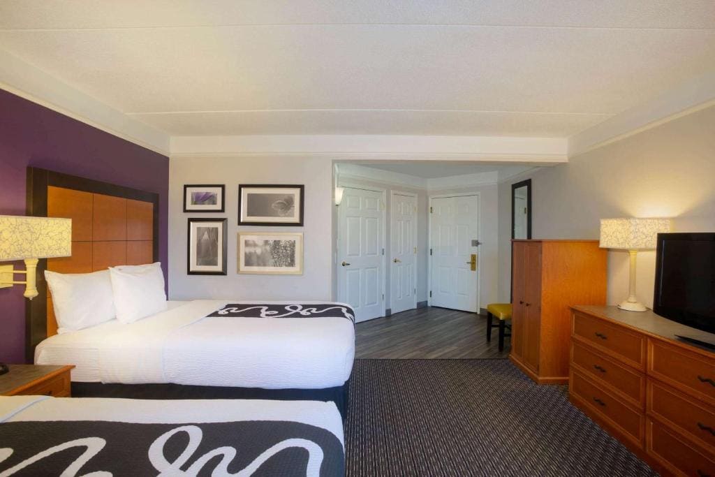 Double Room with Two Double Beds - Disability Access room - Image 1