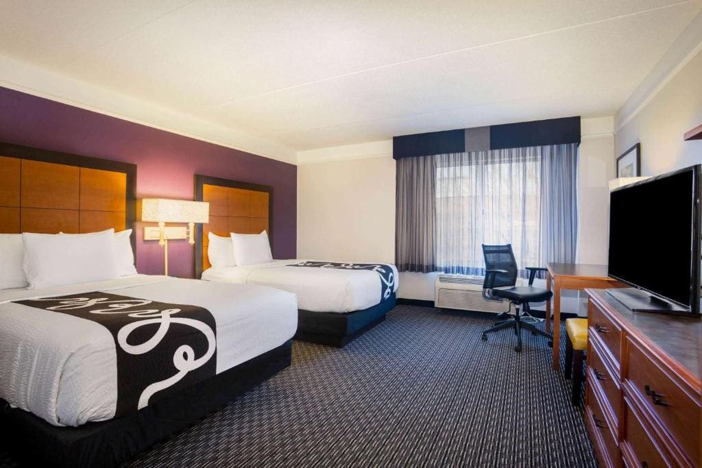 Deluxe Double Room with Two Double Beds room - Image 1