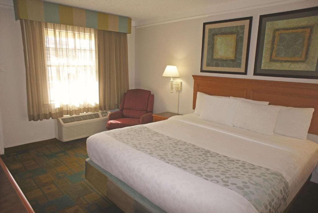 Deluxe King Room - Non-Smoking room - Image 2