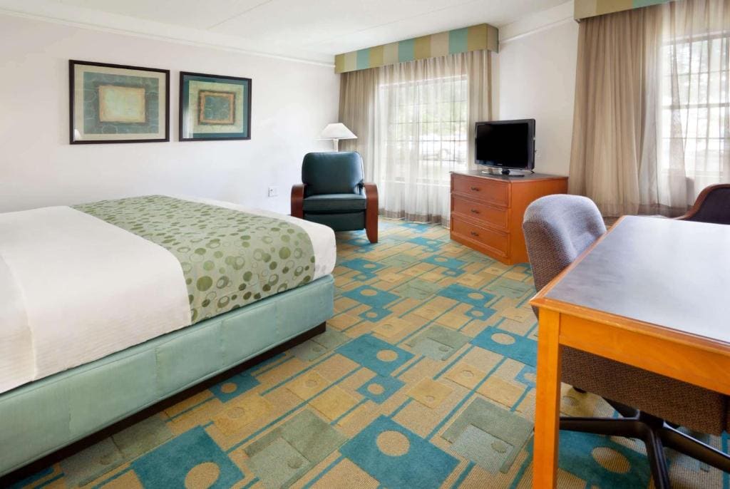 Deluxe King Room - Non-Smoking room - Image 3