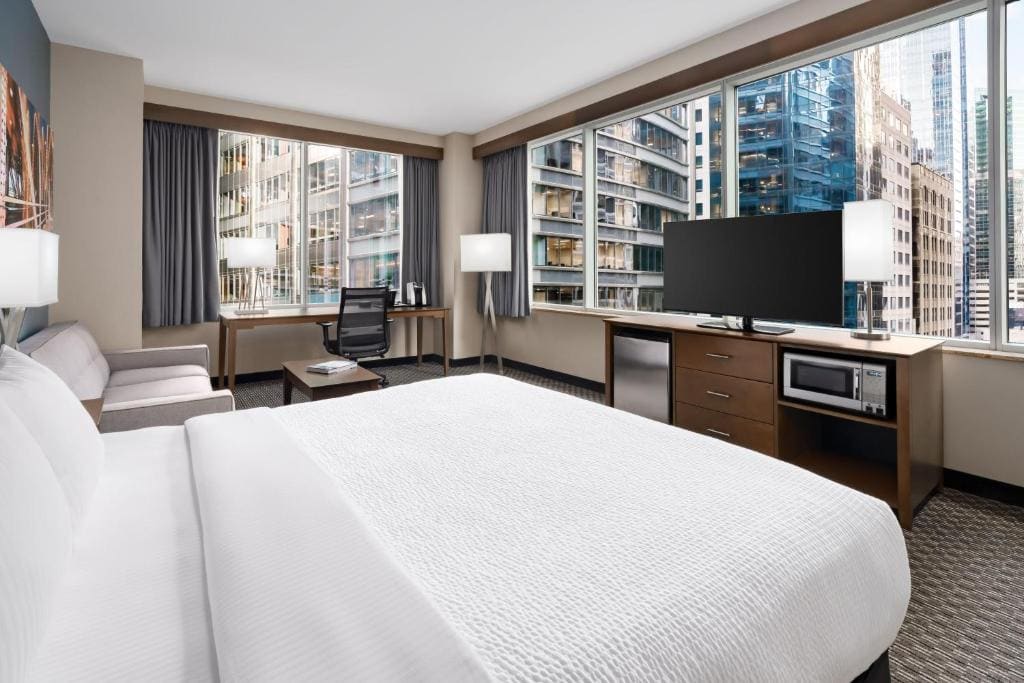 Corner King Suite with Sofa Bed and Panoramic City View - Non-Smoking room - Image 1