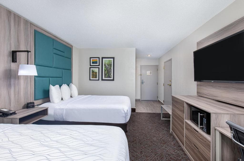 2 Queen Beds - Non-Smoking room - Image 1
