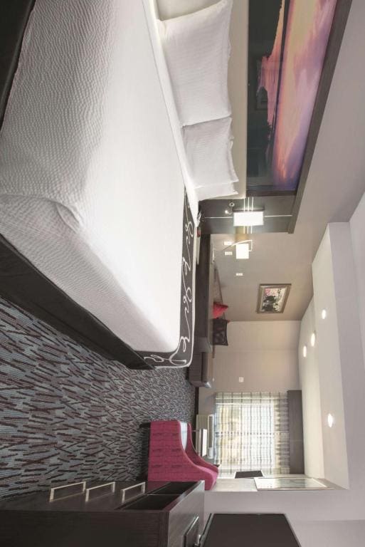 Executive King Room with Sofa Bed room - Image 3