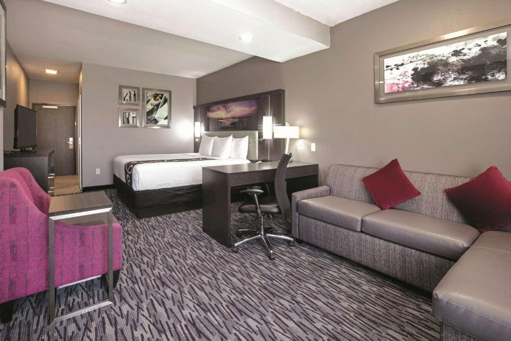 Executive King Room with Sofa Bed room - Image 1