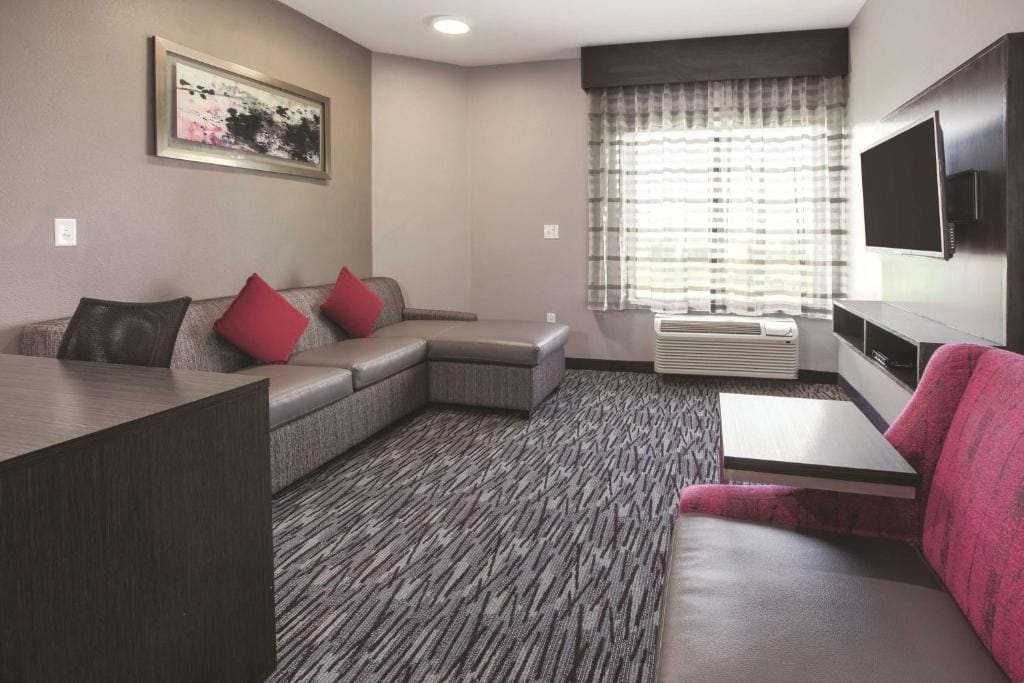Executive King Room with Sofa Bed room - Image 2