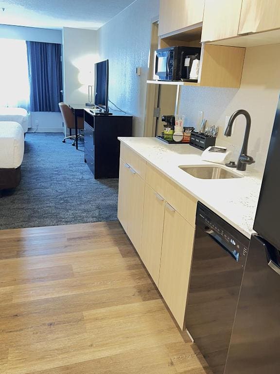 Family Suite with One King Bed, Two Queen Beds and Kitchenette - Non-Smoking room - Image 1