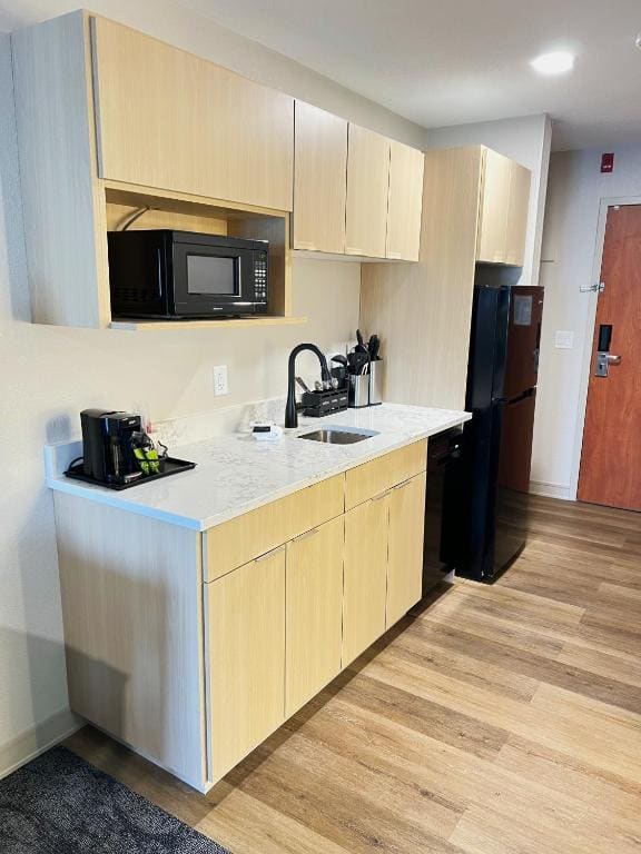 King Suite with Kitchenette room - Image 2