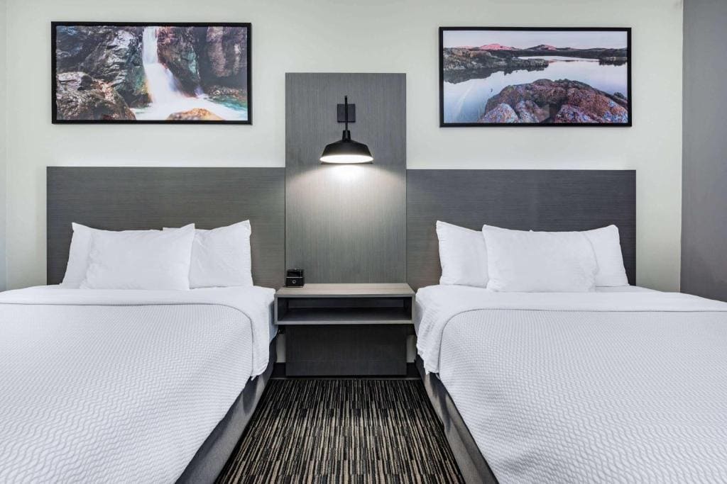 2 Double Beds, Mobility/Hearing Impaired Access Room, Bathtub w/ Grab Bars, NS room - Image 1