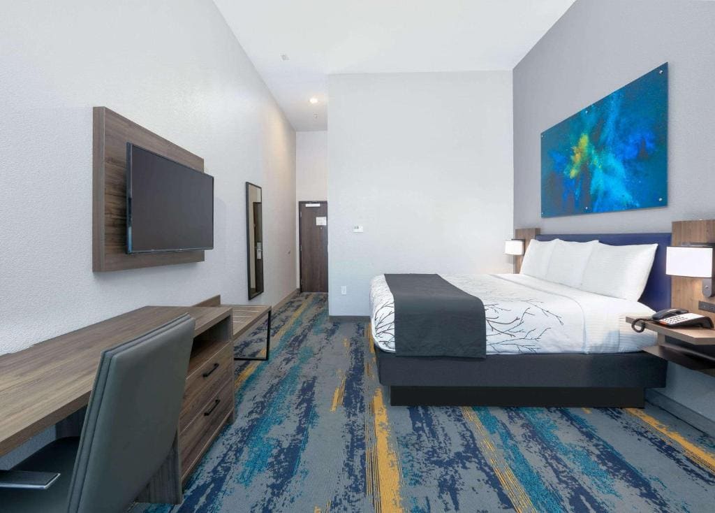 Deluxe King Room - Non-Smoking room - Image 2