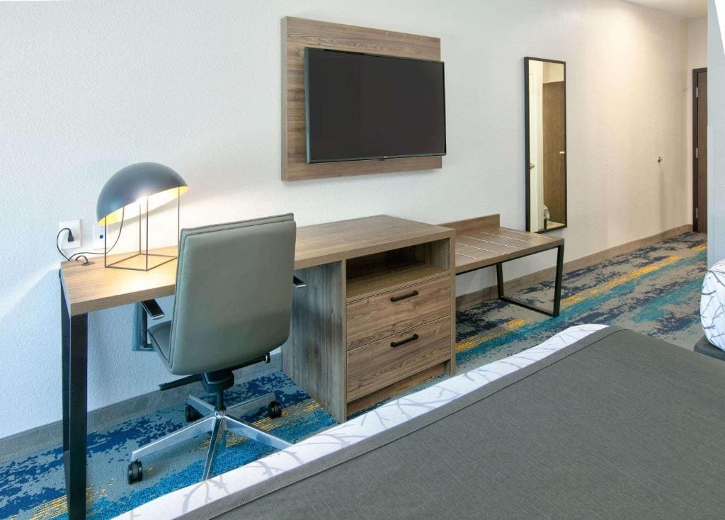 Deluxe Queen Room with Two Queen Beds - Non-Smoking room - Image 1