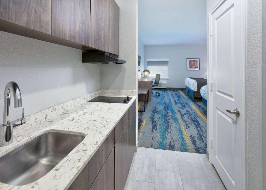 2 Queen Beds, Mobility/Hearing Access Premier Room, Tub w/ Grab Bars, No Smoking room - Image 1