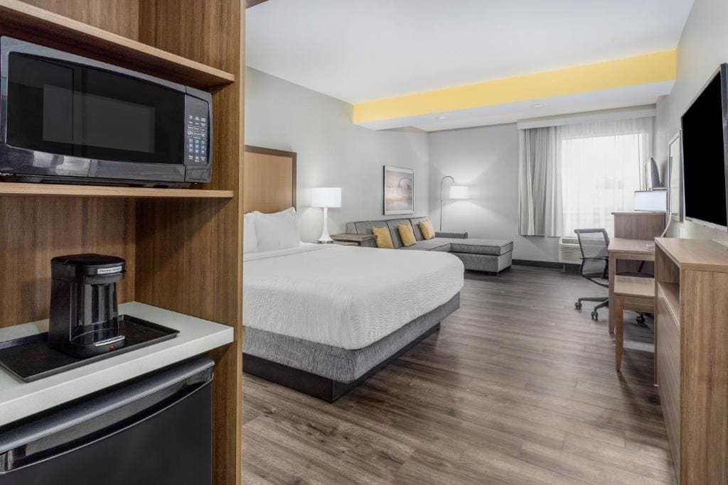 King Studio Suite - Non-Smoking room - Image 2