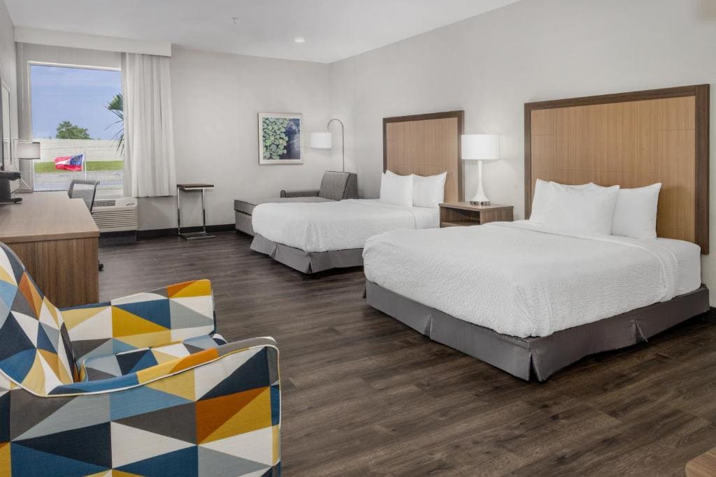 Queen Room with Two Queen Beds - Non-Smoking room - Image 1