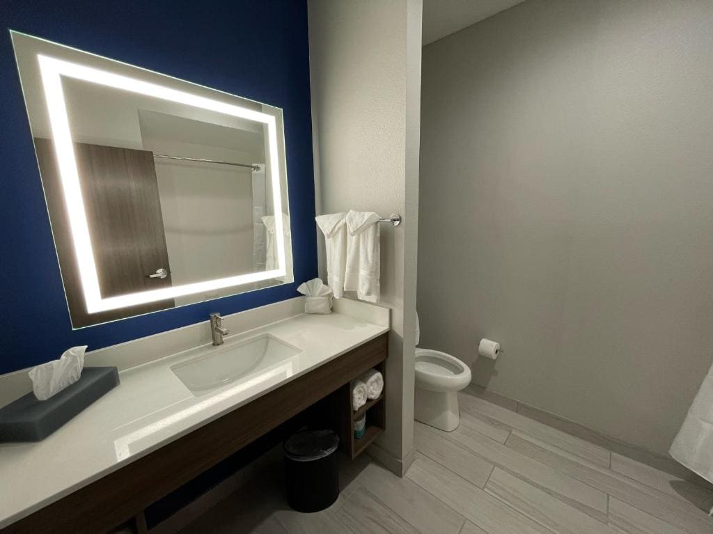 Studio Suite with Two Queen Beds - Non-Smoking room - Image 3