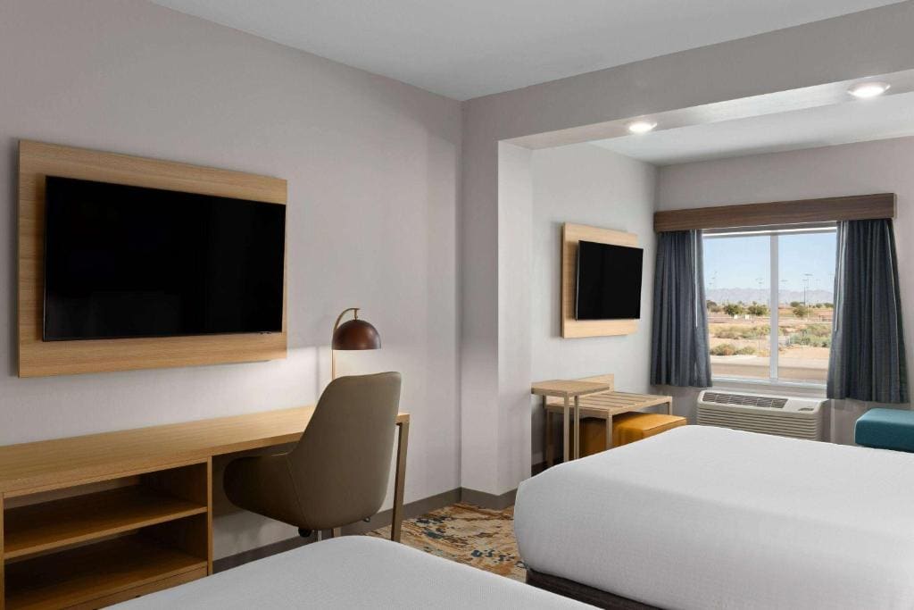 Queen Suite with Two Queen Beds and Sofa Bed room - Image 3