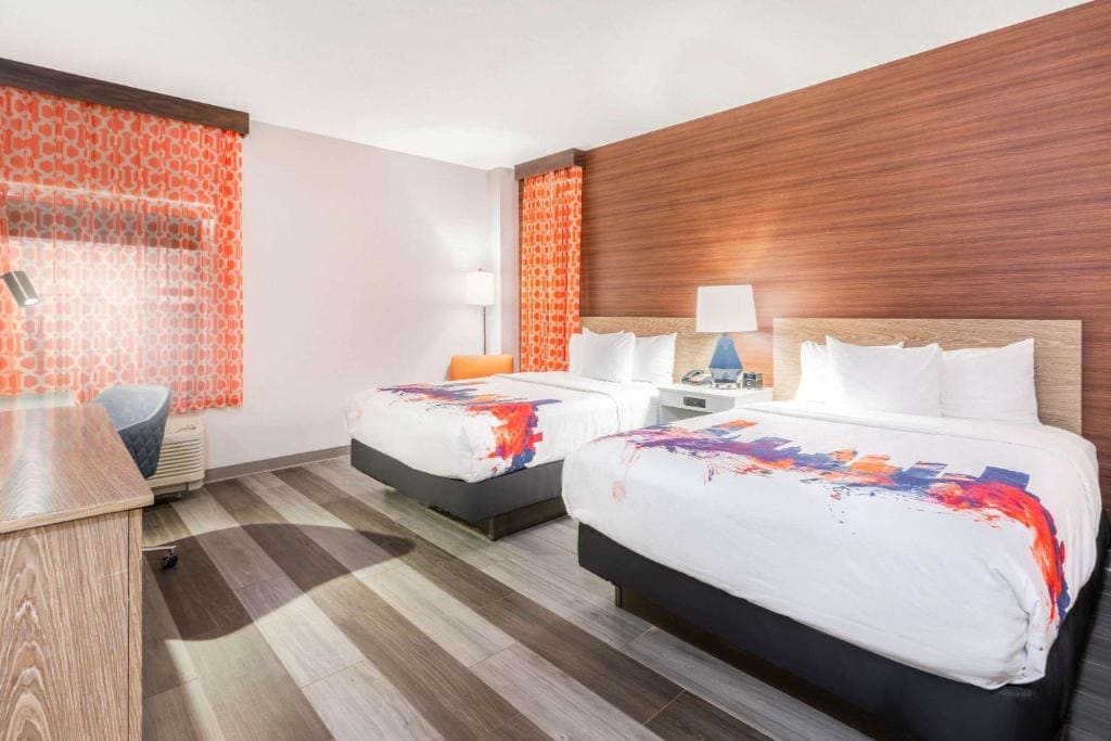 Queen Room with Two Queen Beds - Mobility Access/Non-Smoking room - Image 1