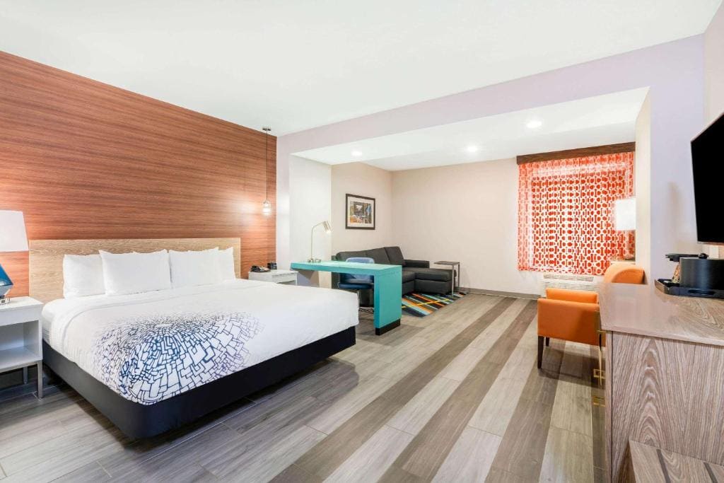 Deluxe King Studio Suite - Non-Smoking room - Image 1