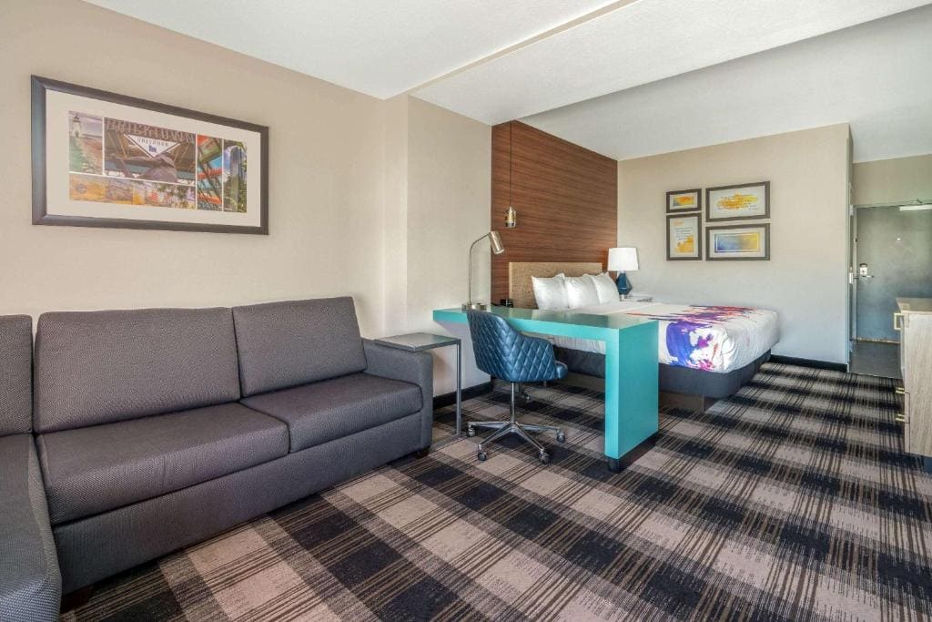 Deluxe King Studio Suite - Non-Smoking room - Image 3
