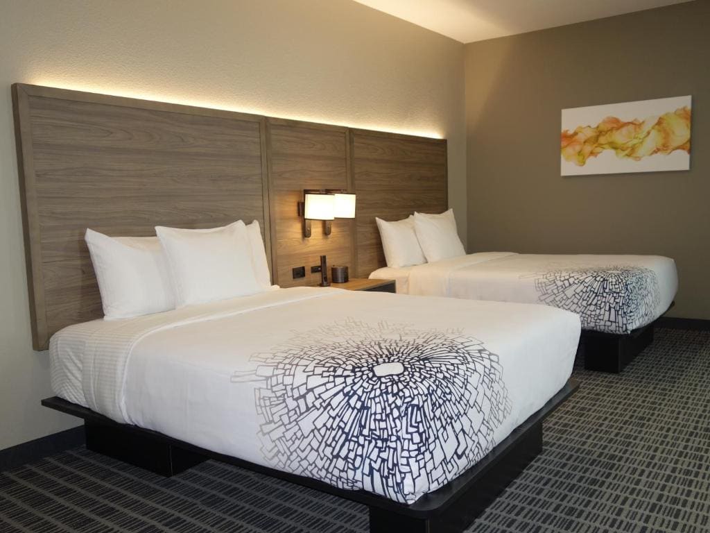Queen Room with Two Queen Beds - Non-Smoking room - Image 1