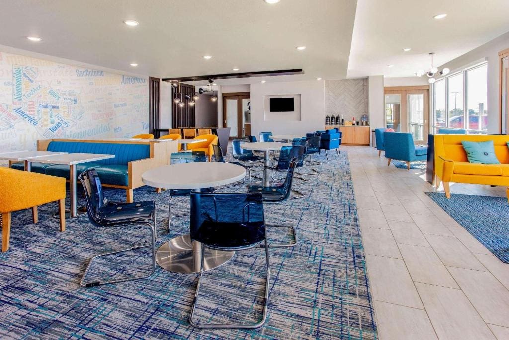 1 King Bed, Deluxe Mobility/Hearing Accessible Room, Roll-In Shower, Non-Smoking room - Image 2