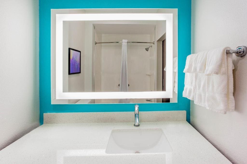 King Room - Non-Smoking room - Image 3