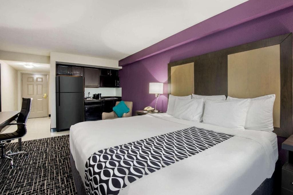 Deluxe King Room - Non-Smoking room - Image 2