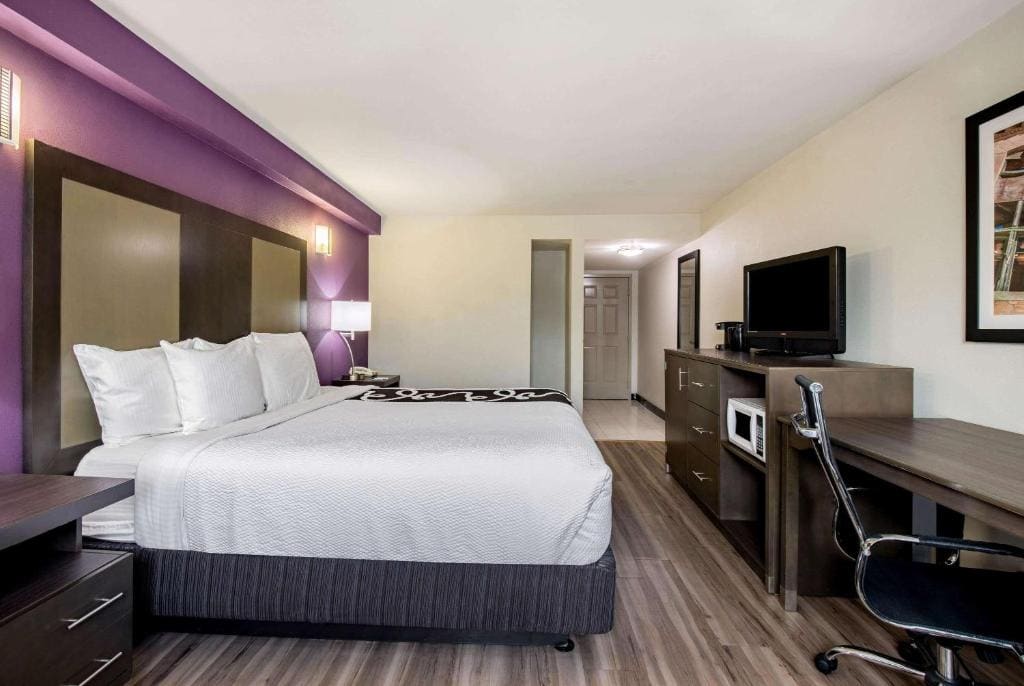 Deluxe King Room room - Image 1
